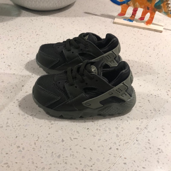 dark green huaraches